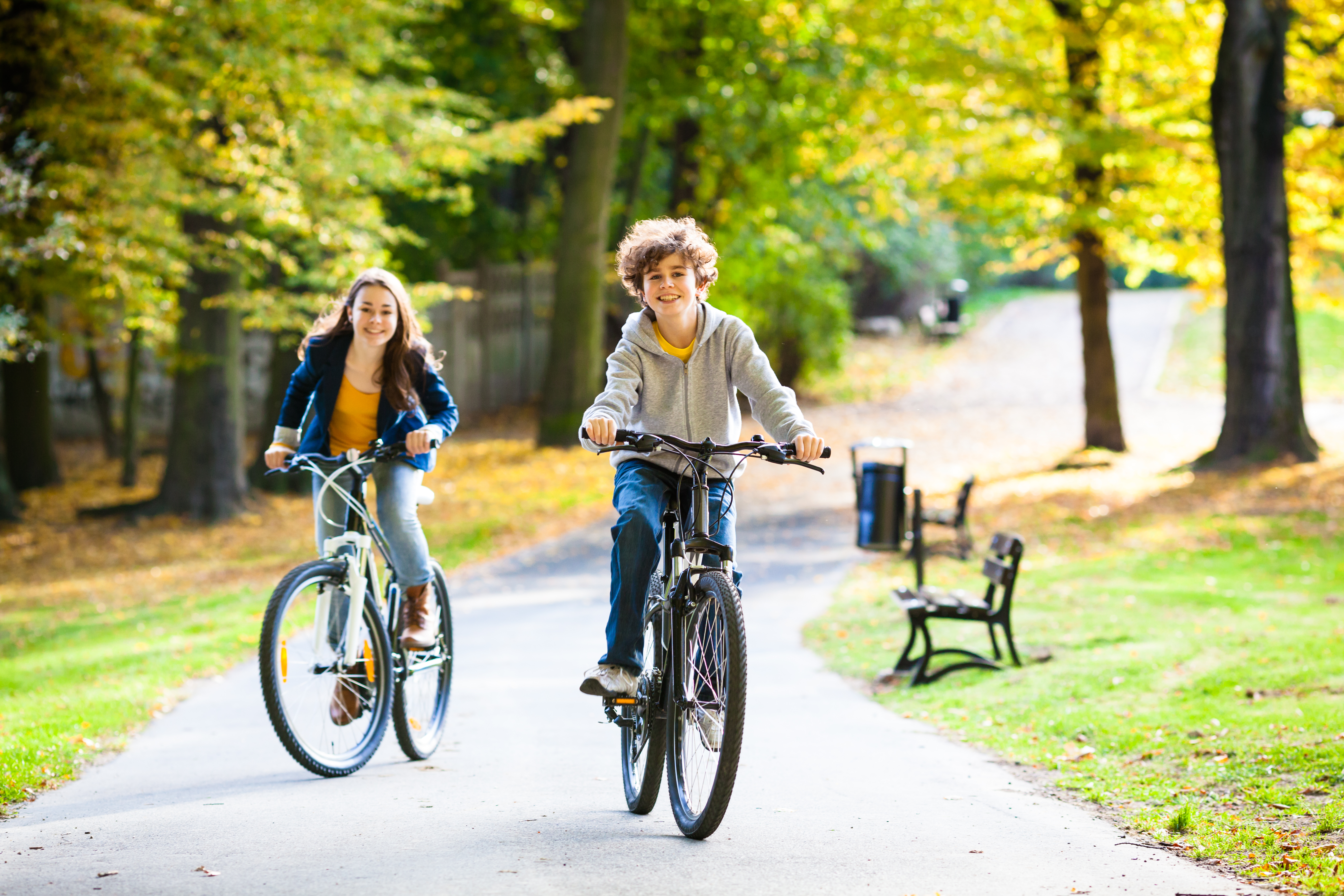 Urban,Biking,-,Teens,And,Bikes,In,City,Park